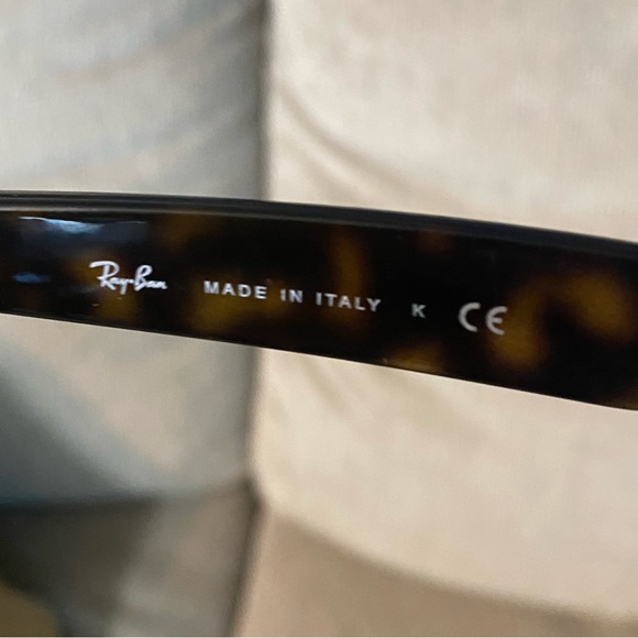 Ray-Ban New wayfarer sunglasses. - Picture 3 of 3